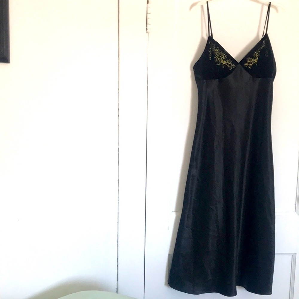 Morgan Taylor Intimates lovely black sleep wear or would make a lovely dress !!